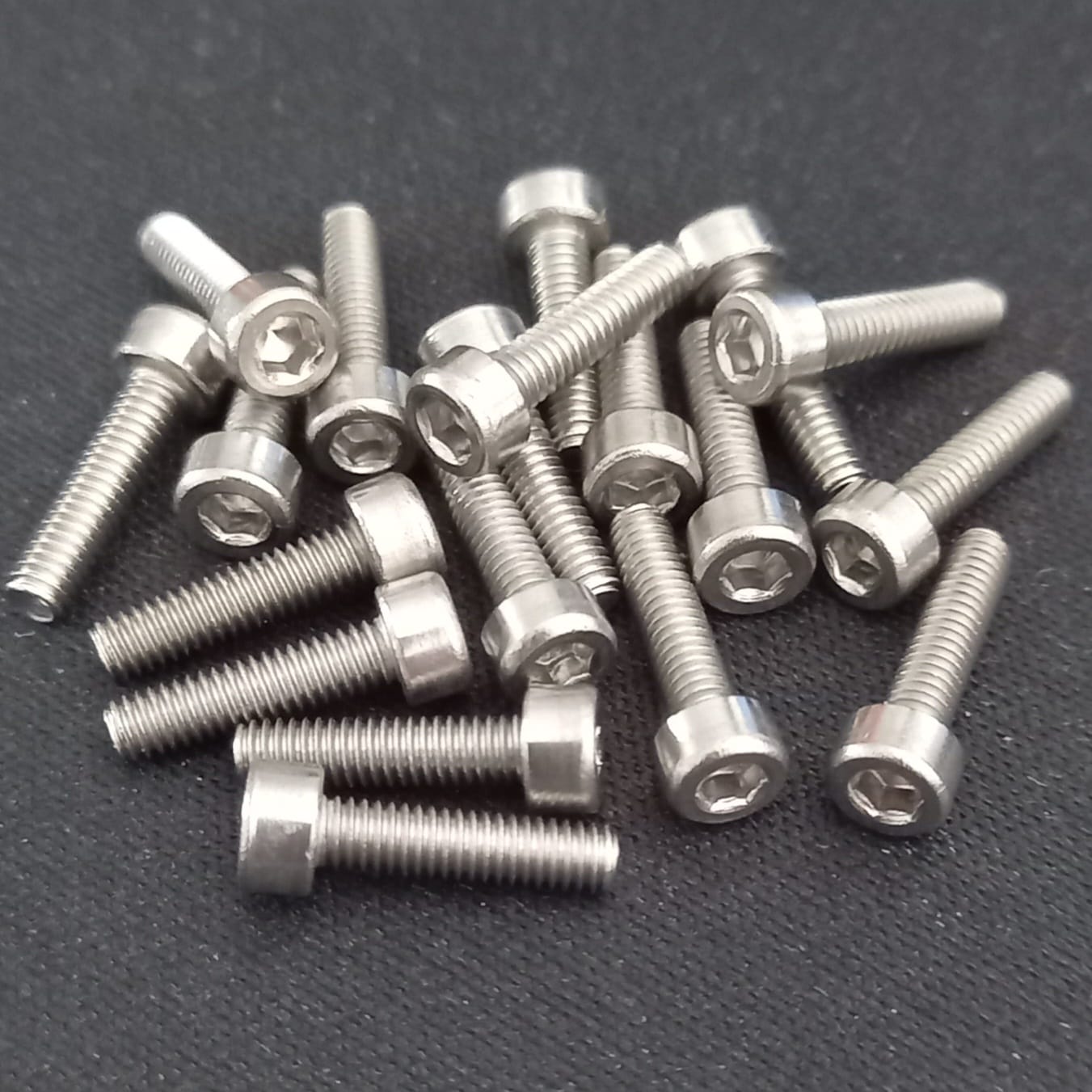 M2,5 Socket Head Cap Screw (each)